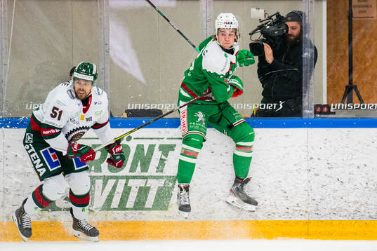 Frölundas Mats Rosseli Olsen och Rögles Lucas Ekeståhl