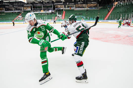 Rögles Adam Edström och Frölundas Jonathan Sigalet