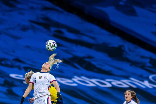 Lina Hurtig of Sweden and Julie Ertz of USA