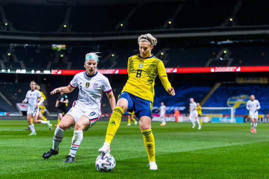Julie Ertz of USA and Lina Hurtig of Sweden