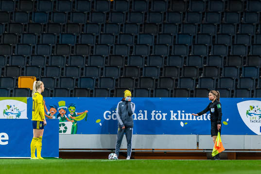Sofia Jakobsson of Sweden in discussion with a assistant