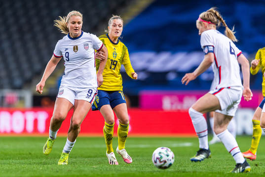 Lindsey Horan and Becky Sauerbrunn of USA against Filippa