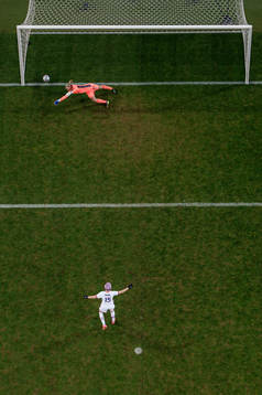 Megan Rapinoe of USA scores the 1-1 goal with a penalty