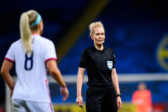 Referee Lina Lehtovaara