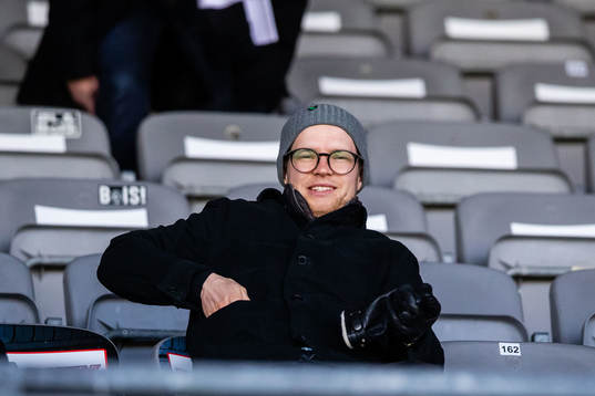 Landskronas naprapat Markus Nilsson på läktaren