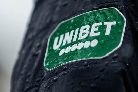 Unibet logotyp på en jacka