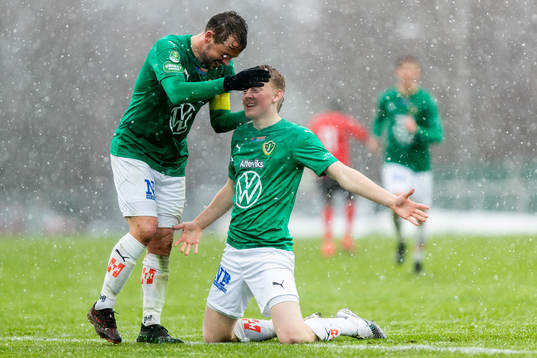 Jönköpings  Fredric Fendrich och Elias Nordström jublar
