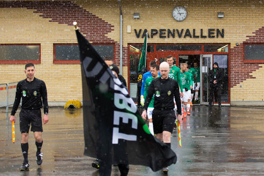Spelare ur Jönköping Södra kommer ut från