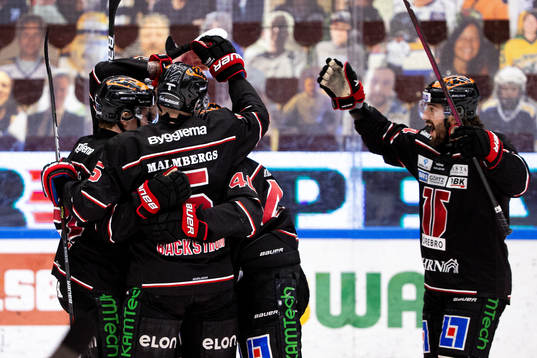 Örebros spelare jublar