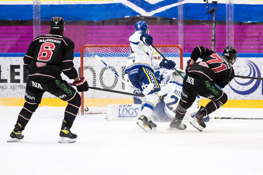 Örebros Borna Rendulic gör 1-3 bakom Leksands målvakt