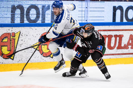 Leksands Peter Cehlarik och Örebros Kristian Näkyvä