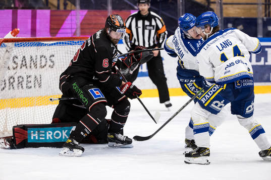 Leksands Oskar Lang och Emil Heineman framför Örebros