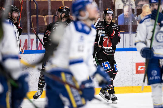Örebros Emil Larsson jubel