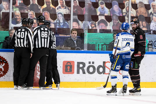 Linjedomare Anders Nyqvist och Linjedomare Tobias