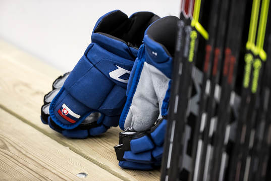 Leksands Marek Hrivik handskar
