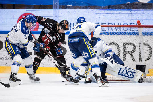 Örebros Christopher Mastomäki oroar framför Leksands