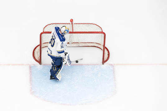 Leksands målvakt Janne Juvonen deppar
