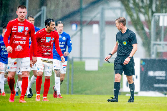 Norrbys Abbas Mohamad är irriterad på domare Fredrik