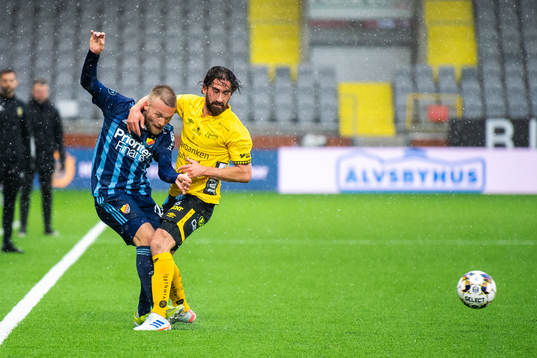 Djurgårdens Nicklas Bärkroth och Elfsborgs Frederik Holst