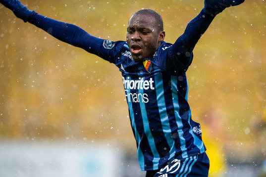 Djurgårdens Edward Chilufya jublar