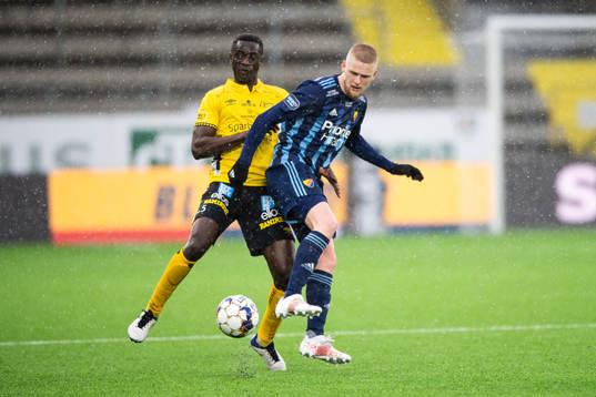 Djurgårdens Kalle Holmberg och Elfsborgs Maudo Lamine