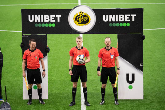 Domarteamet framför Unibetportalen