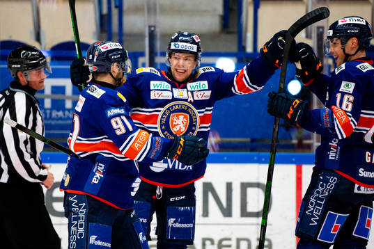 Växjös Robert Rosén jublar