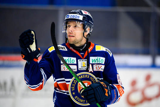 Växjös Robert Rosén jublar