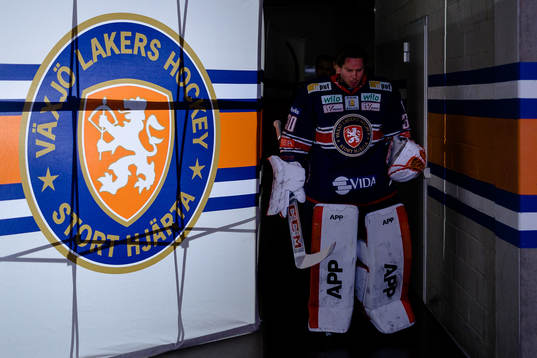 Växjös målvakt Viktor Fasth före ishockeymatchen i
