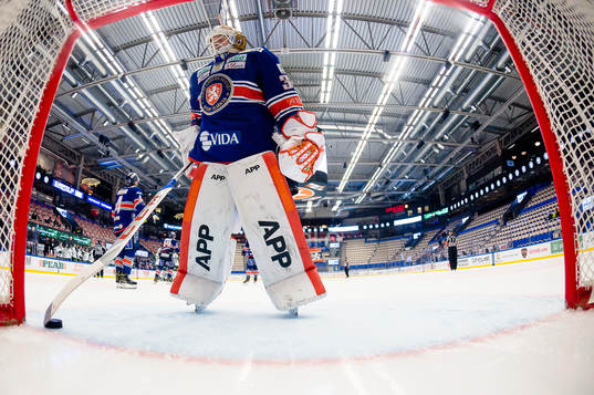 Växjös målvakt Viktor Fasth deppar