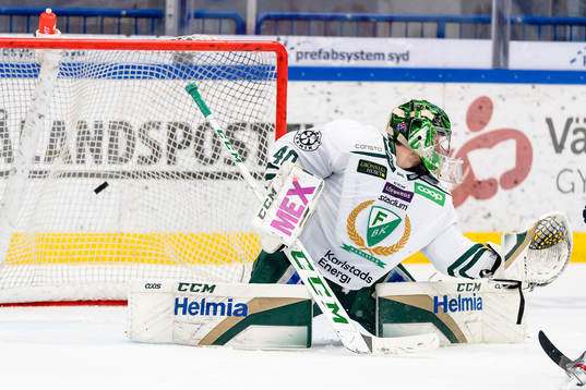 Växjös Richard Gynge (ej i bild) gör mål 1-3 bakom