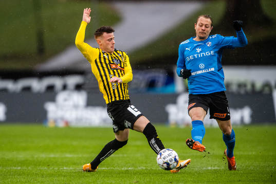 Häckens Tobias Heintz och Halmstads Joel Allansson