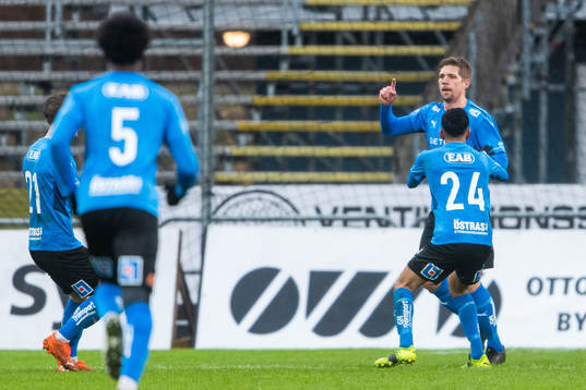 Halmstads Amir Al-Ammari jublar med målskytten till 1-0