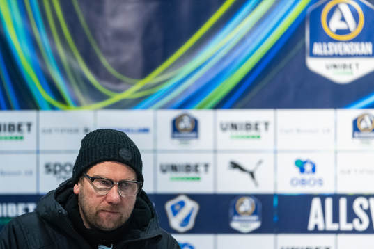 Halmstads tränare Magnus Haglund på presskonferensen