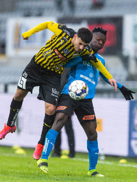 Häckens Ali Youssef och Halmstads Thomas Boakye