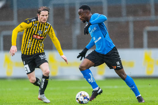 Häckens Erik Friberg och Halmstads Sadat Karim