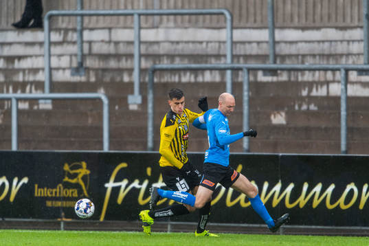 Häckens Alexander Jeremejeff  och Halmstads Andreas