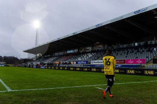 Häckens Benie Adama Traore blir utbytt