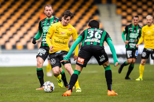 Mjällbys Jesper Gustavsson och Varbergs Jean Carlos De