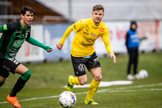 Varbergs Jean Carlos De Brito och Mjällbys Joel Nilsson
