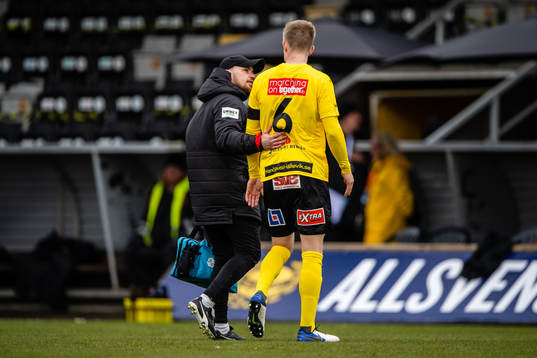Mjällbys Eric Björkander skadad