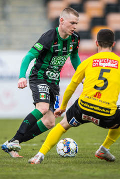 Varbergs Anton Liljenbäck   och Mjällbys Kadir Hodzic
