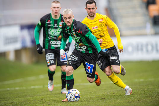 Varbergs Albin Mörfelt    och Mjällbys Kadir Hodzic