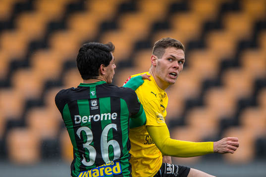 Mjällbys Jacob Bergström  och Varbergs Jean Carlos De