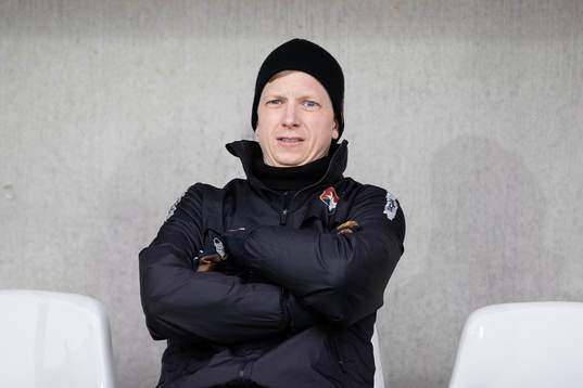 Örgrytes assisterande tränare Johan Mattsson innan