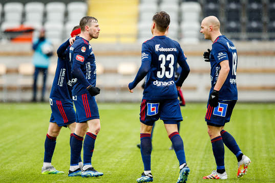 Östers Nicolas Mortensen  jublar