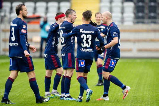 Östers Nicolas Mortensen jublar med lagkamrater
