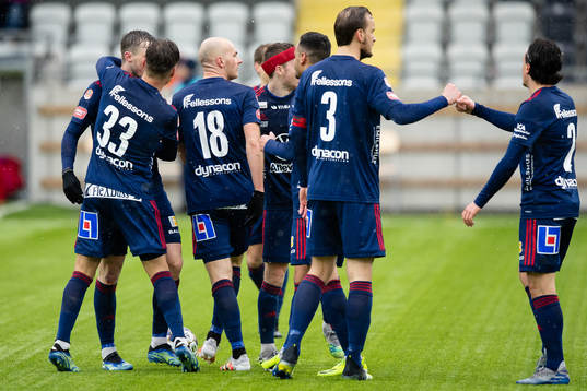 Östers Nicolas Mortensen jublar med lagkamrater