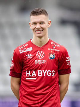 Örgrytes Arvid Brorsson på line up innan fotbollsmatchen