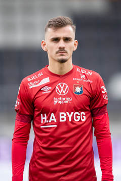 Örgrytes Ajdin Zeljkovic på line up innan fotbollsmatchen